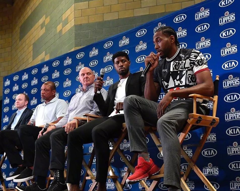 记者：阿坎吉因流感缺席训练，球员身体状况将于明日进行评估（记者：阿坎吉因流感缺席训练，身体状态将于明日评估）