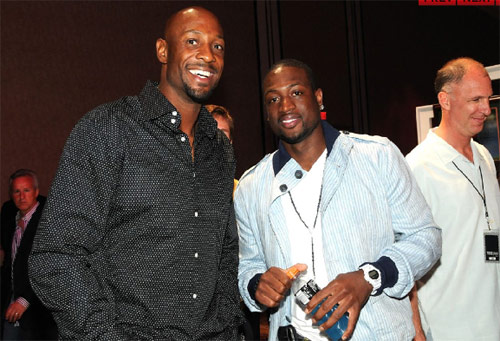 居功至伟，穆斯卡特带海港两年赢得三座奖杯（功勋卓著，穆斯卡特执教海港两年夺三冠）