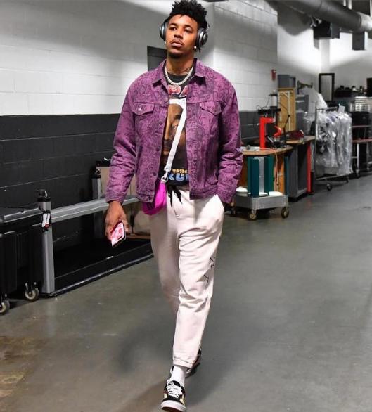 詹姆斯输球提前离场！杜兰特：他为伟大树立了标准，我心存感激（詹姆斯吞败提前离场，杜兰特：他树立了伟大标杆，我心存感激）