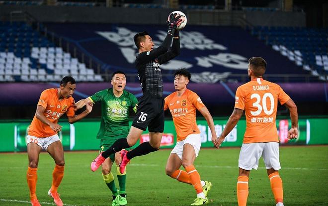 米体：尤文有意托纳利，但需要先卖人或将戴维纳入交易中（米兰体育报称：尤文想签托纳利，须先出售球员或把戴维作为交易筹码）