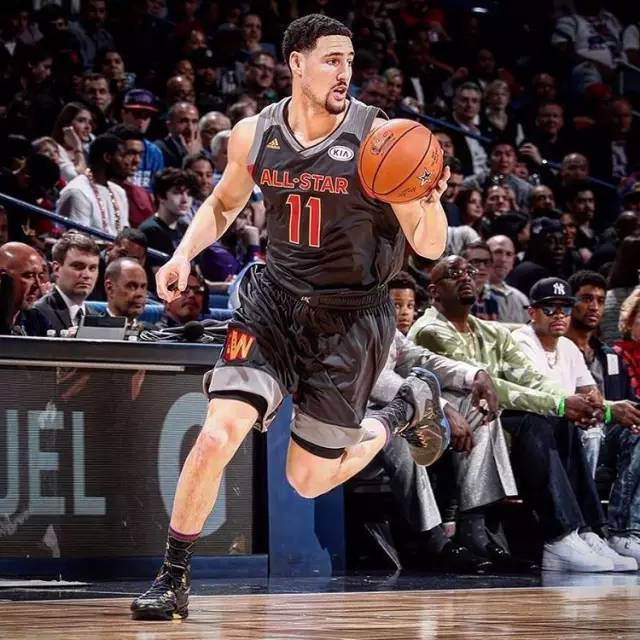 近15年谷歌每年搜索量最高球员：C罗10次断崖领先，梅西仅1次（过去15年谷歌年度搜索最高球员：C罗10度领跑，梅西仅一次登顶）