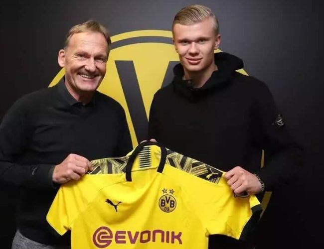 26个代言！孙颖莎再添新商务，人气成就双高，国乒招牌巨星（26项代言在手！孙颖莎再签新合作，战绩与人气齐攀高峰，国乒门面巨星）