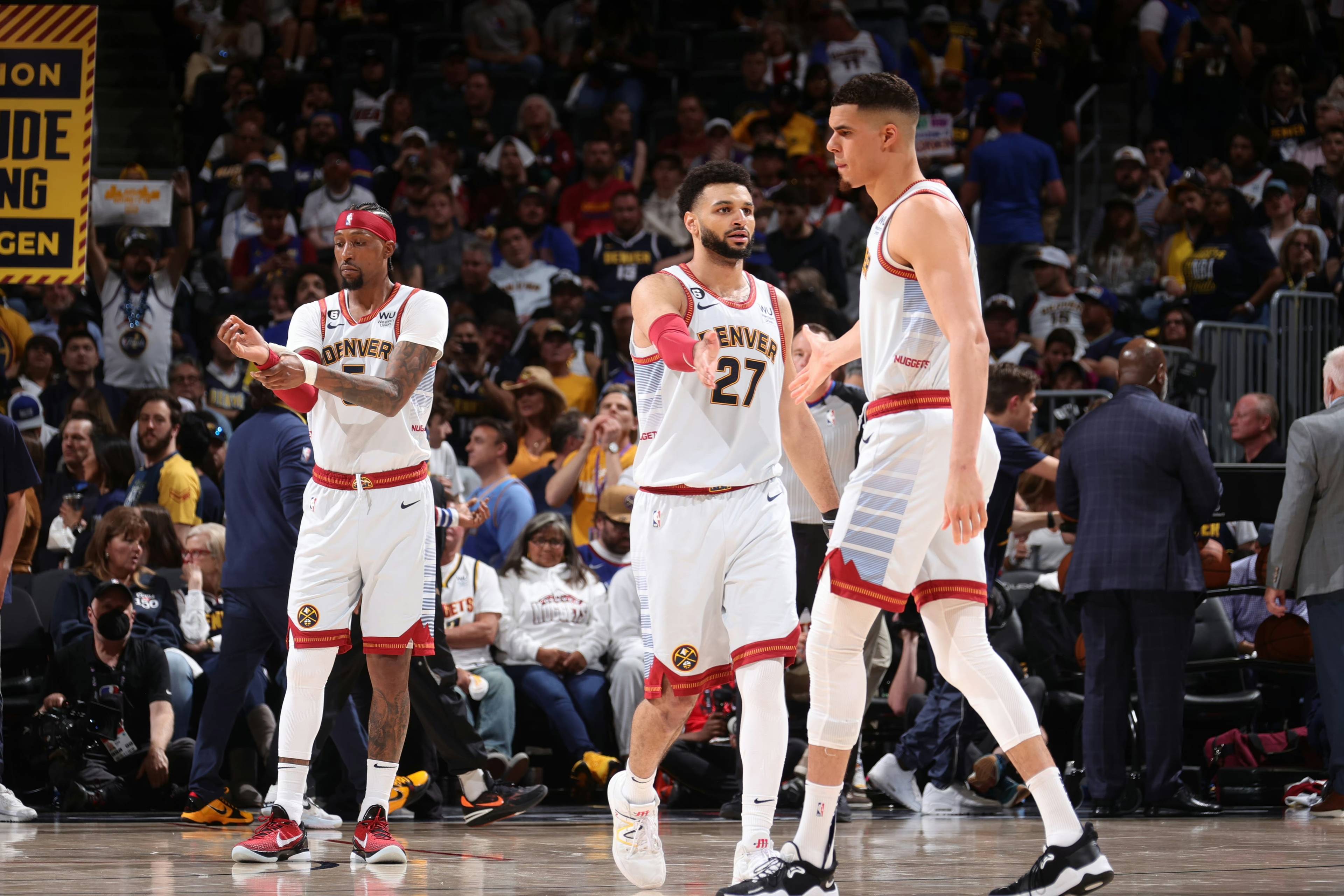 篮球小将如何快速脱颖而出？（篮球新秀怎样迅速崭露头角？）