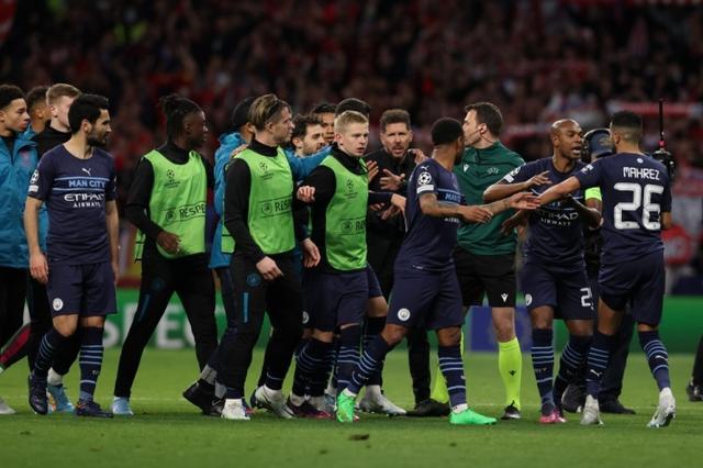 足球世界杯球场建设进入收尾阶段，安全标准升级（世界杯球场建设步入收官阶段，安全标准再升级）