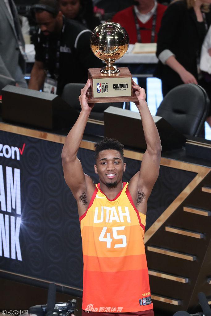 足球欧洲媒体评最佳11人阵容，无人争议（欧洲媒体评选足球最佳十一人，公认无争议）