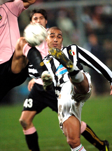 湖人队这赛季打关键球挺稳啊！（湖人本季关键时刻表现稳健）