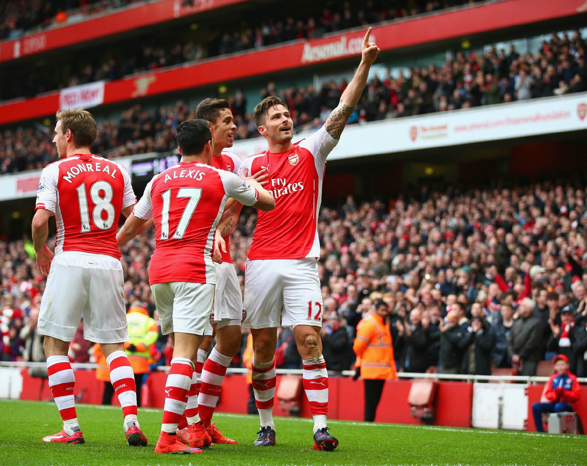 巴尔德吉：我在巴萨很开心，外界的传闻不会让我分心（巴尔德吉表示在巴萨非常开心，不会被外界传闻影响）