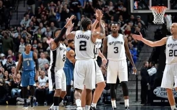 一日意甲动向：国米大胜科莫晋级榜首，米兰中锋实在是太令人发愁（意甲今日观察：国米横扫科莫登顶，米兰中锋难题令人头疼）