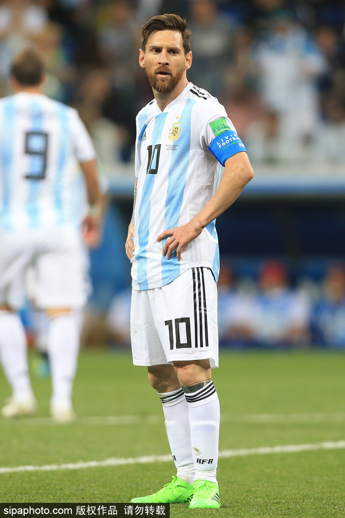 TA分析3-4-3阵型：从链式防守到战术万花筒，攻守易形的现代解法（TA解码3-4-3：由链式防守至战术万花筒，攻防易形的现代答案）