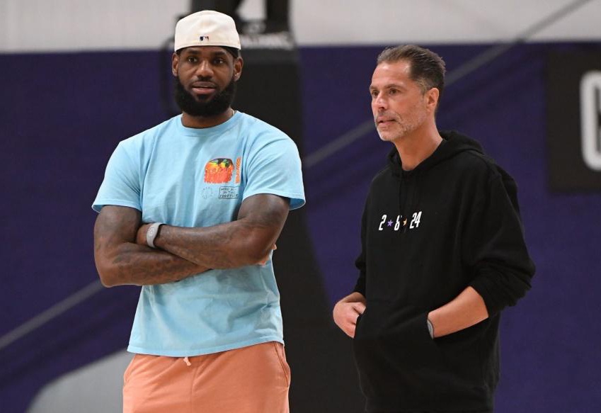 王世龙顶替贝帅成同曦主帅冲季后赛！但就这配置耐心培养新人吧！（王世龙接任同曦主帅冲击季后赛，但以现有阵容更该耐心培养新人）