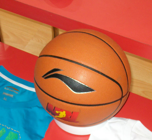 状态不佳！原帅近3场比赛仅共拿到6分2篮板1助攻（原帅近三战表现低迷，合计仅6分2篮板1助攻）