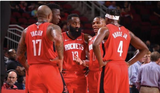 巴媒：奥斯卡近期饱受伤病困扰，他正考虑与圣保罗解约并退役（巴西媒体：奥斯卡近来伤病缠身，正考虑与圣保罗解约并选择退役）