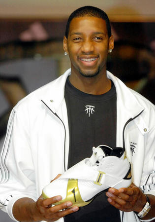 西媒：莱万向费内巴切索要2年半合同，已拒绝1年半的合同（西媒：莱万寻求与费内巴切签约两年半，已拒绝一年半合同）