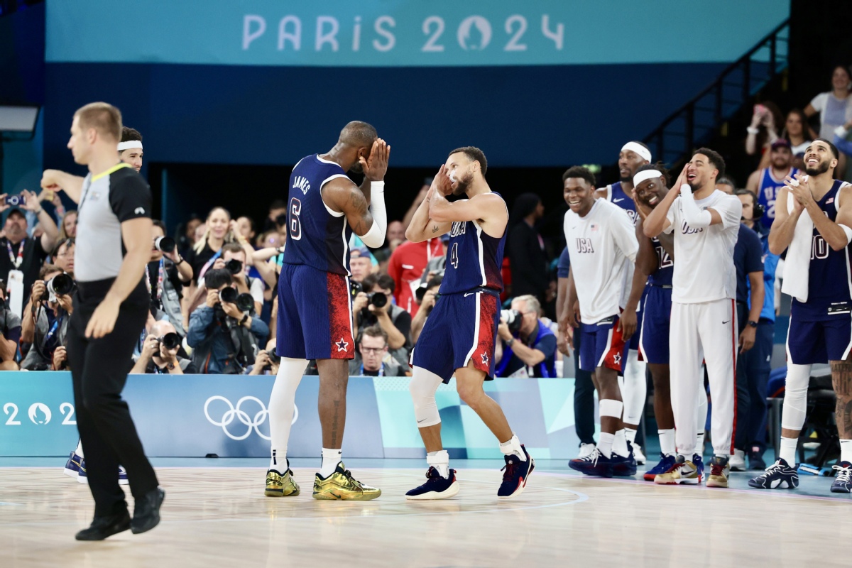 每体：法国球迷和名宿对姆巴佩在受伤离队后前往迪拜度假不满（每体：姆巴佩伤退后赴迪拜度假引法国球迷与名宿不满）