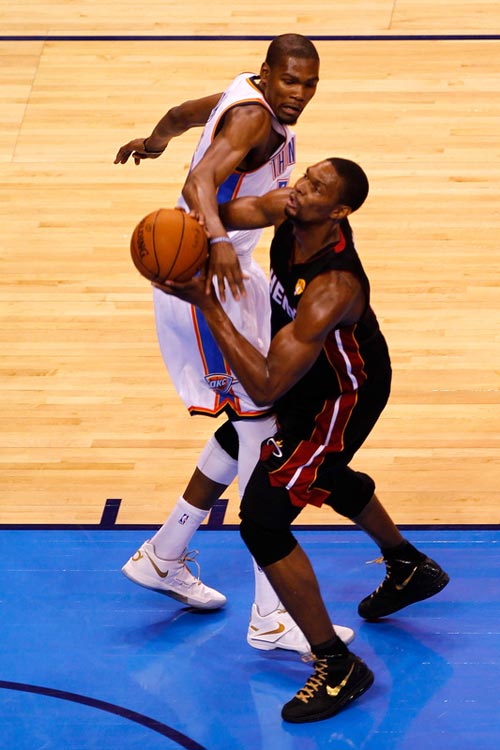 图片报：阿德耶米想在续约合同加解约条款，曼联接触其经纪人（图片报：阿德耶米续约欲附解约条款，曼联已与其经纪人接洽）