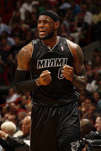 门兴格拉德巴赫3-1科隆，凯文-迪克斯点射破门，哈里斯-塔巴科维奇1射1传（门兴3-1力克科隆：凯文-迪克斯点球命中，哈里斯-塔巴科维奇传射建功）