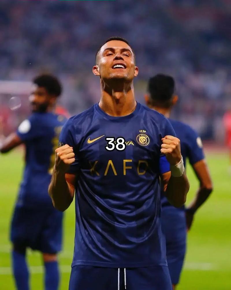 米体：AC米兰首选与迈尼昂续约，两法甲球员是其备选（米体：米兰优先与迈尼昂续约，另有两名法甲球员作为备选）