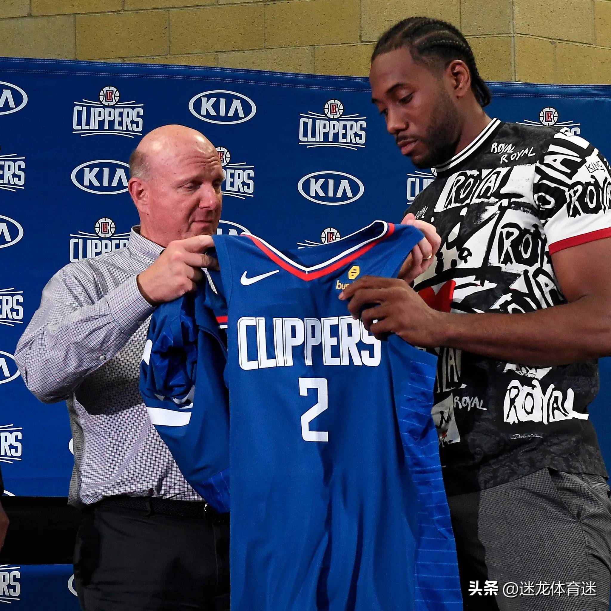 媒体人：徐杰已经缝针完毕，缝了三针&徐杰表示没啥事（媒体人称徐杰已完成三针缝合，徐杰回应无大碍）